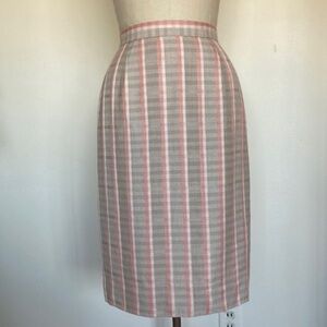 1980s tailored plaid pencil skirt,fully lined, marked vintage size 8 but fits 2